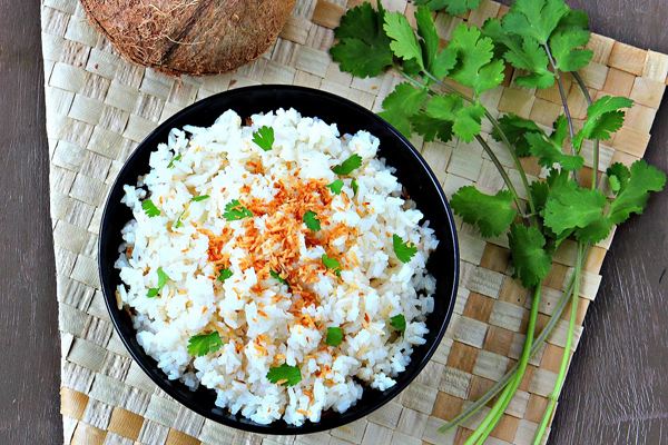 cách làm cơm dừa bằng nồi cơm điện hinh 1