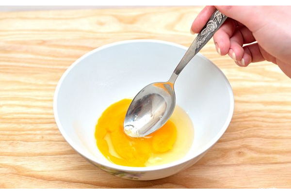 cách làm trứng chiên bằng lò vi sóng hinh 2