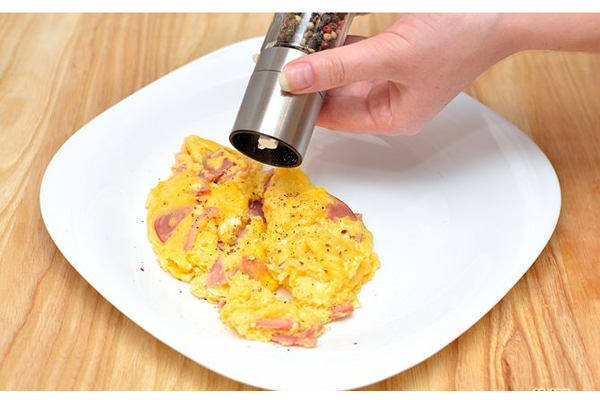 cách làm trứng chiên bằng lò vi sóng hinh 9
