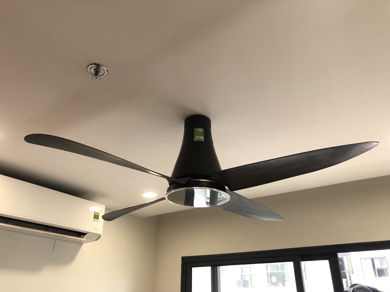 So sánh quạt trần động cơ DC và AC: Lựa chọn nào phù hợp với bạn?