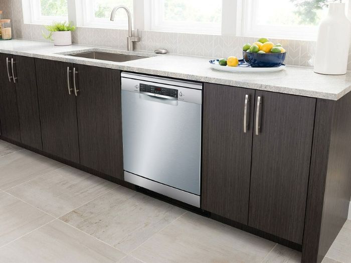 Máy rửa bát kèm chức năng diệt khuẩn cho nhà có trẻ nhỏ