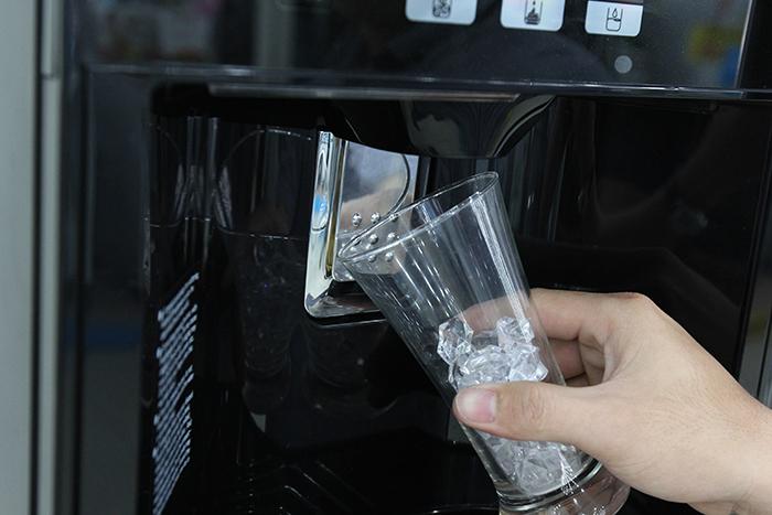 Tủ lạnh làm đá tự động như thế nào?