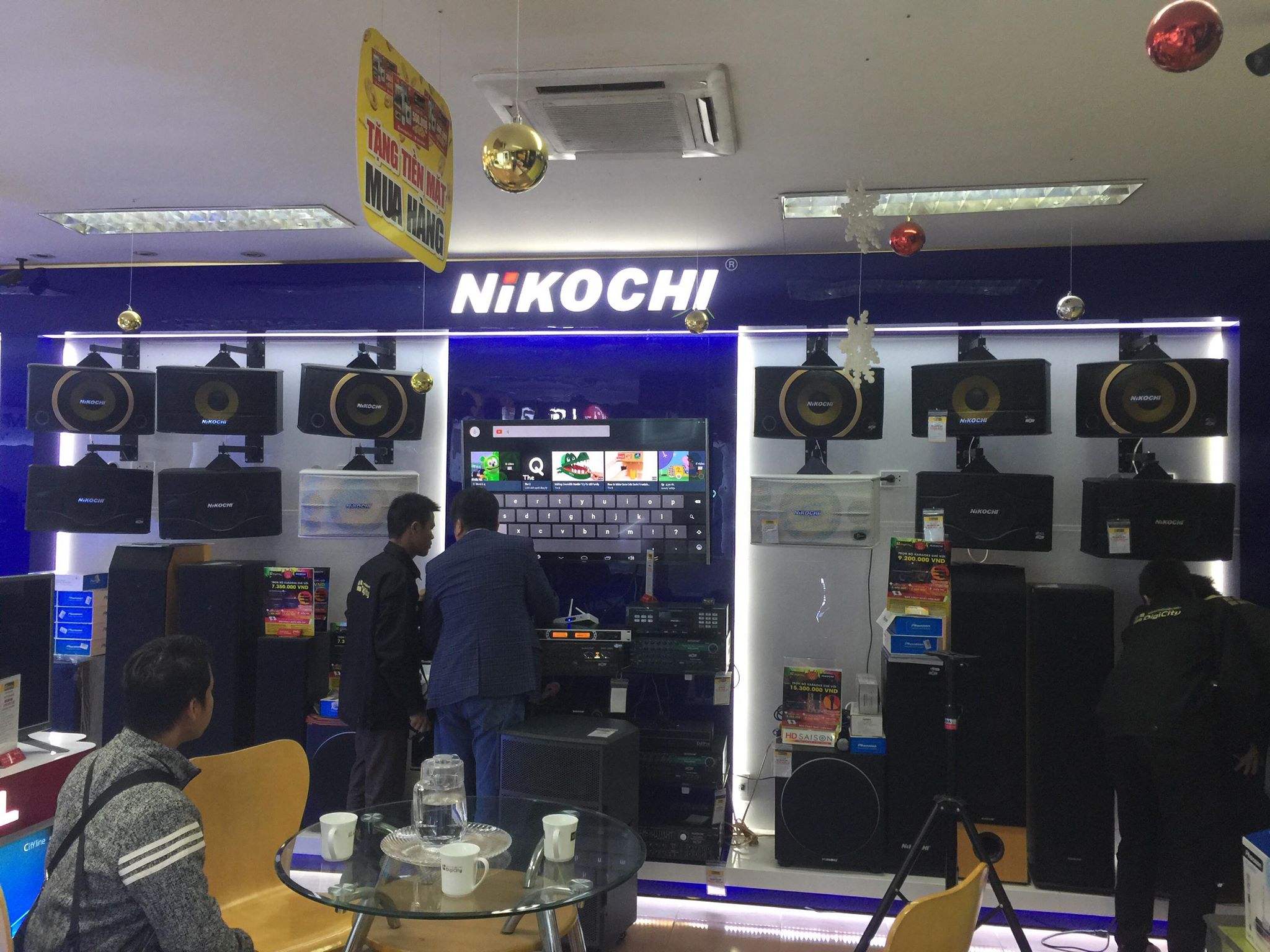 Dàn karaoke gần Tết bán chạy