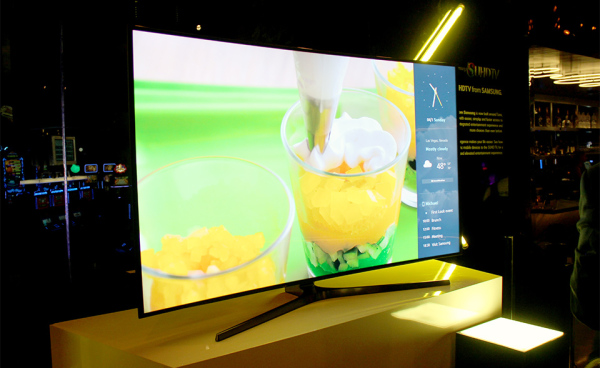 Tại CES 2015 Samsung giới thiệu TV cao cấp SUHD sử dụng các tinh thể nano cho màu sắc tốt hơn.